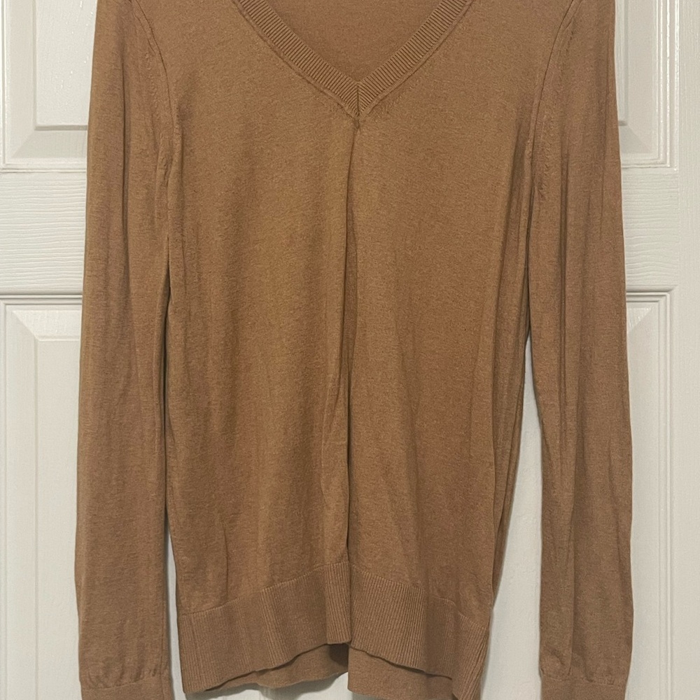 Banana Republic Women's Tan V-Neck Sweater